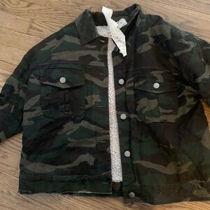 Boutique camo coat with fleece lining